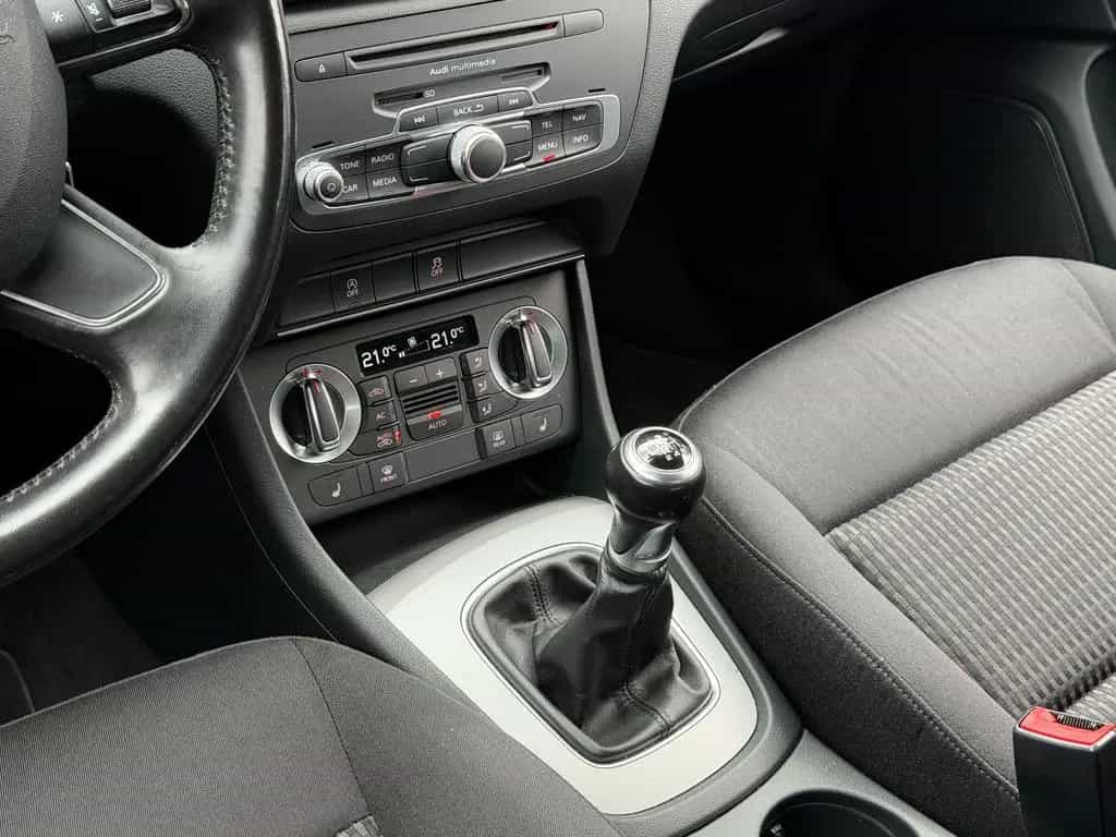 Audi Q3 2.0 TFSI quattro Unfallfrei 1. Hand *Xenon* 03/2012-photo-13