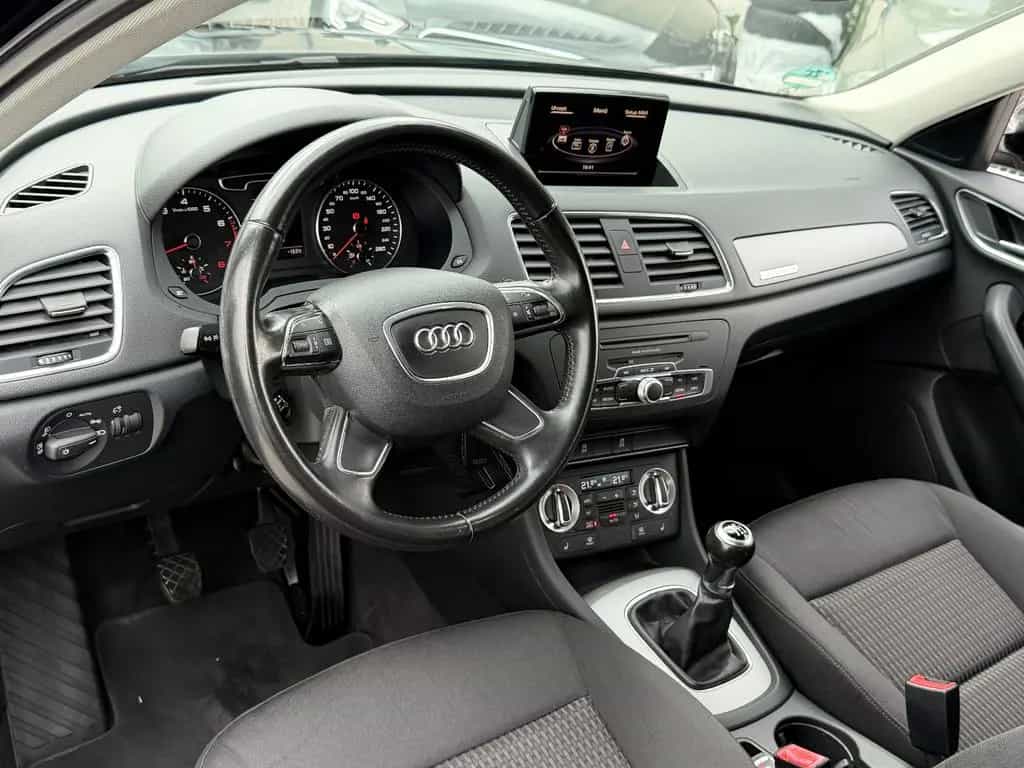 Audi Q3 2.0 TFSI quattro Unfallfrei 1. Hand *Xenon* 03/2012-photo-25