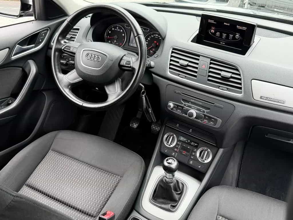 Audi Q3 2.0 TFSI quattro Unfallfrei 1. Hand *Xenon* 03/2012-photo-4