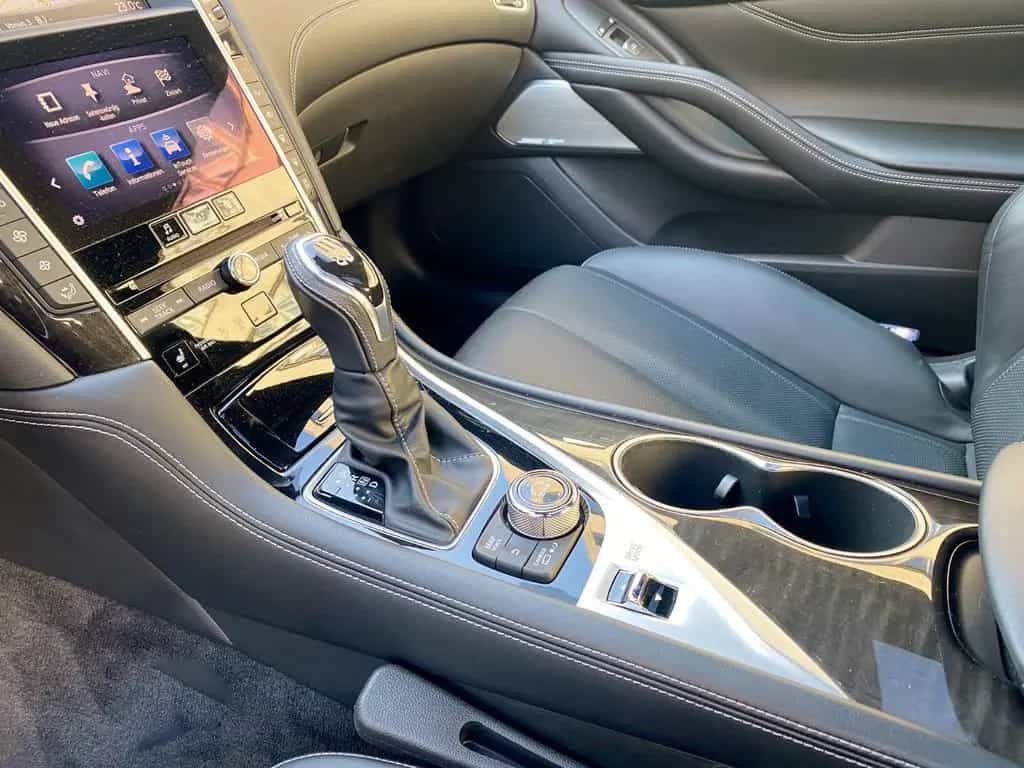 Infiniti Q60 2.0t AT SportTech Pano/Navi/Leder/PDC/8Fach 08/2017-photo-11