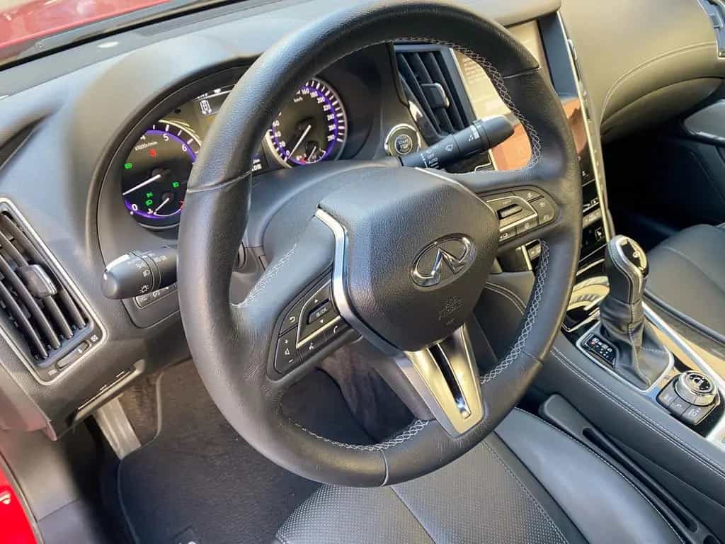 Infiniti Q60 2.0t AT SportTech Pano/Navi/Leder/PDC/8Fach 08/2017-photo-6