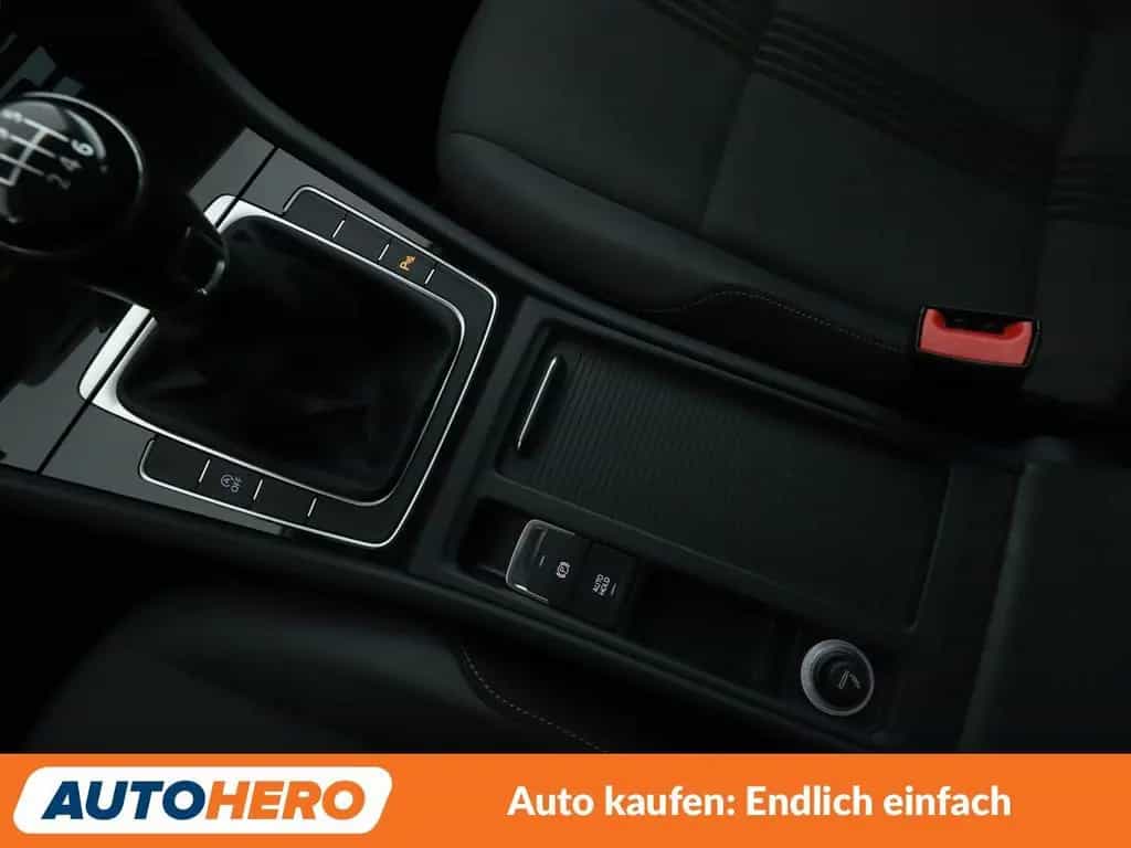 Volkswagen Golf VII 1.4 TSI Allstar BMT *NAVI*TEMPO*PDC*SHZ 01/2017-photo-23