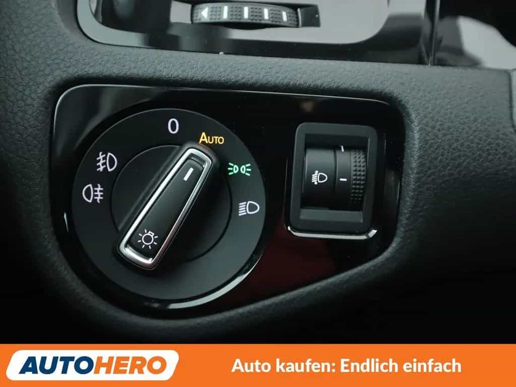 Volkswagen Golf VII 1.4 TSI Allstar BMT *NAVI*TEMPO*PDC*SHZ 01/2017-photo-25