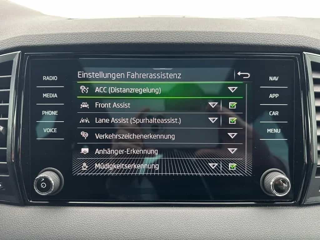 Skoda Karoq Sportline 2,0 TSI DSG Kamera PDC AHK PANO 11/2022-photo-15