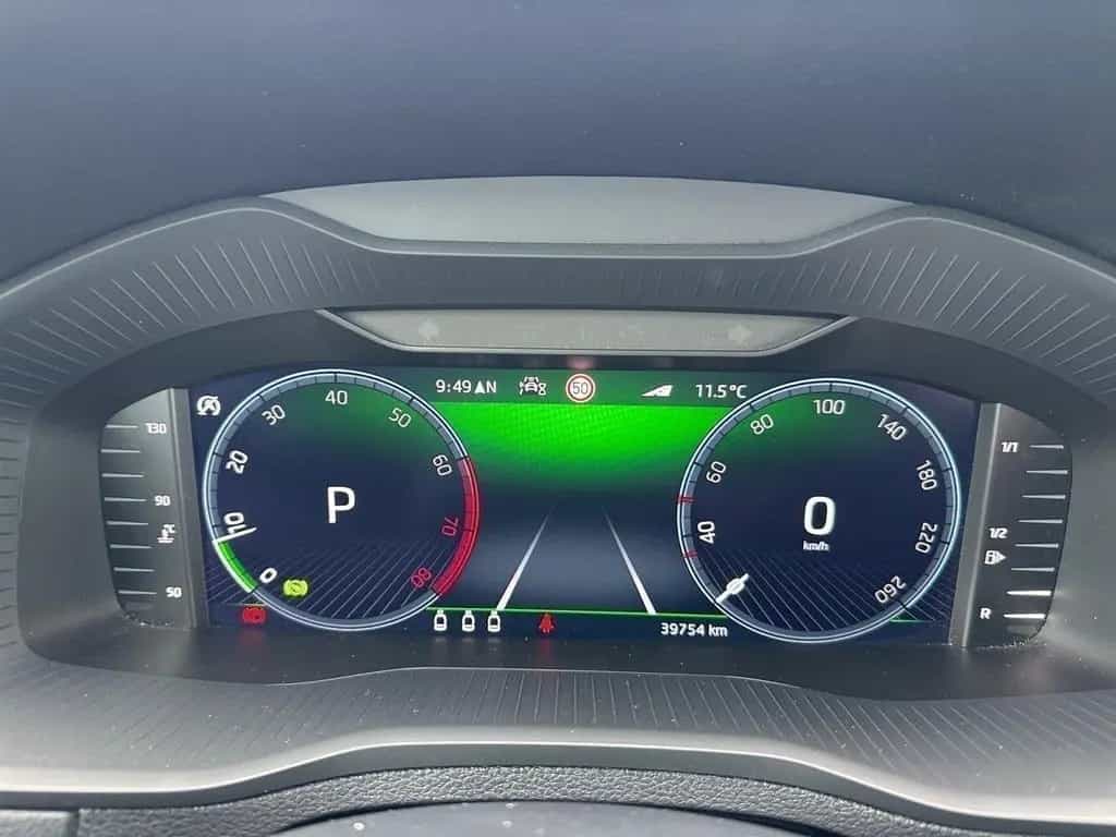 Skoda Karoq Sportline 2,0 TSI DSG Kamera PDC AHK PANO 11/2022-photo-9
