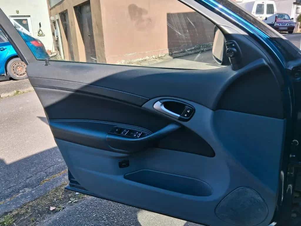 Saab 9-3 YS3F 1,9 TiD 03/2006-photo-9