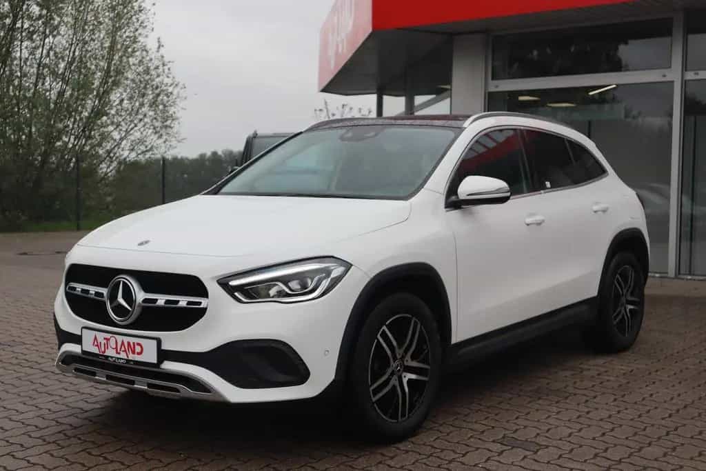 Mercedes-Benz GLA 200 Progressive LED Navi Panorama Kamera 07/2020-photo-1