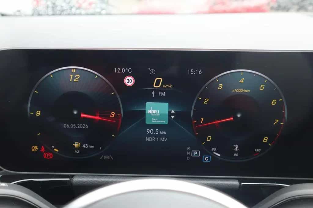 Mercedes-Benz GLA 200 Progressive LED Navi Panorama Kamera 07/2020-photo-12