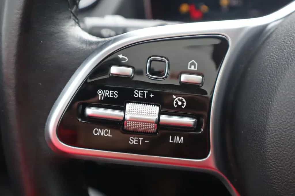 Mercedes-Benz GLA 200 Progressive LED Navi Panorama Kamera 07/2020-photo-13