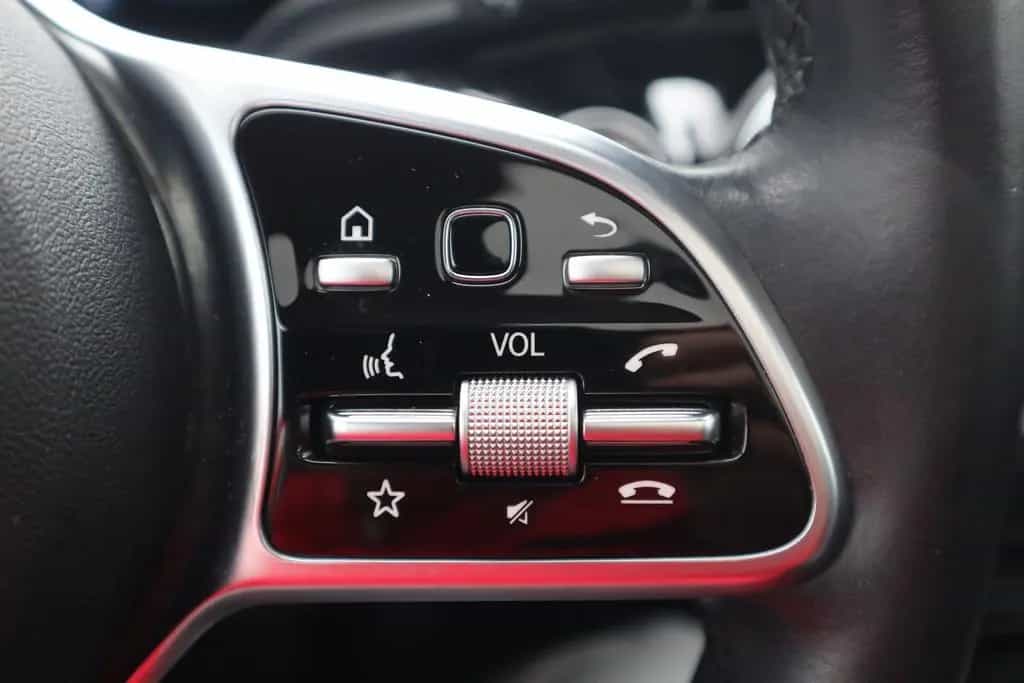 Mercedes-Benz GLA 200 Progressive LED Navi Panorama Kamera 07/2020-photo-14