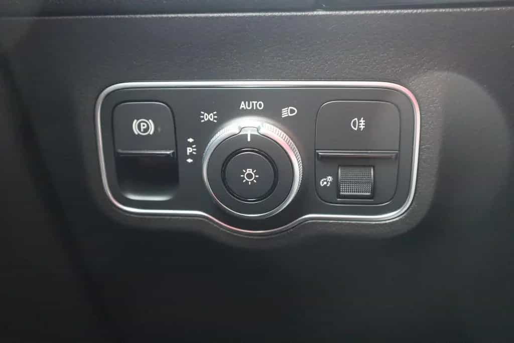 Mercedes-Benz GLA 200 Progressive LED Navi Panorama Kamera 07/2020-photo-17