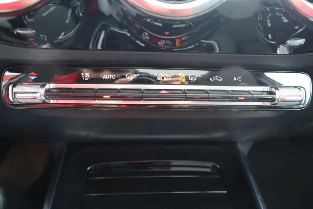 Mercedes-Benz GLA 200 Progressive LED Navi Panorama Kamera 07/2020-photo-27