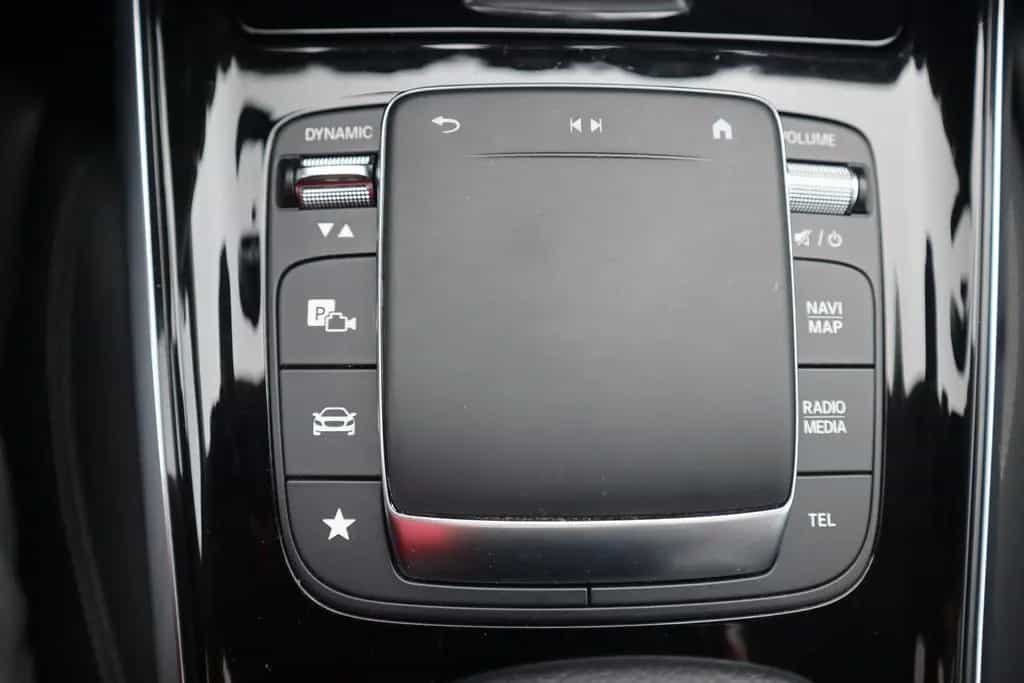 Mercedes-Benz GLA 200 Progressive LED Navi Panorama Kamera 07/2020-photo-29