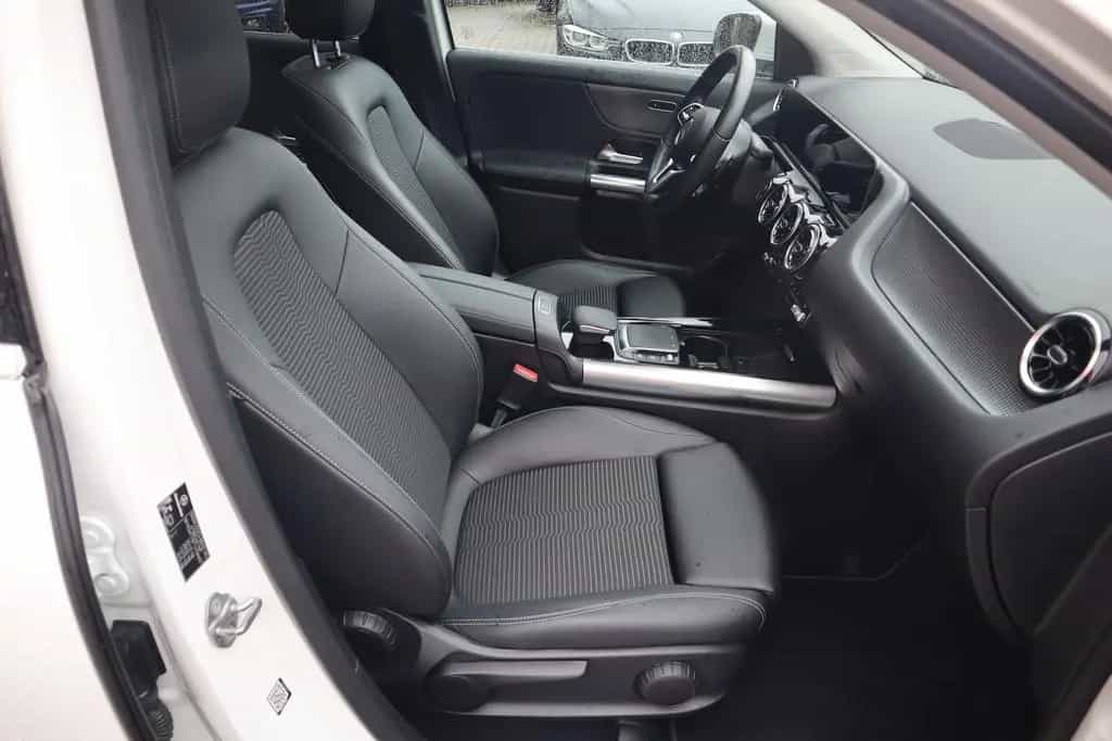 Mercedes-Benz GLA 200 Progressive LED Navi Panorama Kamera 07/2020-photo-31