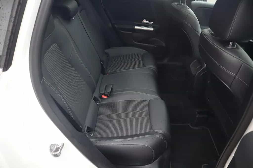 Mercedes-Benz GLA 200 Progressive LED Navi Panorama Kamera 07/2020-photo-33