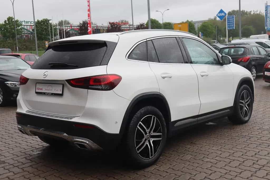 Mercedes-Benz GLA 200 Progressive LED Navi Panorama Kamera 07/2020-photo-4