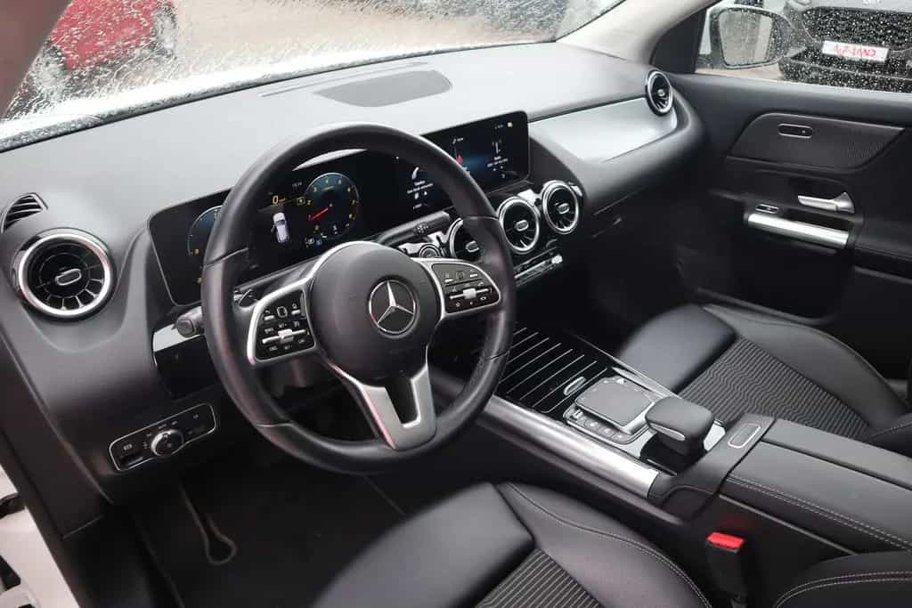 Mercedes-Benz GLA 200 Progressive LED Navi Panorama Kamera 07/2020-photo-9