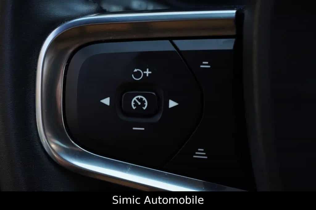 Volvo XC40 B5 Ultimate Dark AWD NAVI+KAMERA+LEDER+AHK 12/2022-photo-12