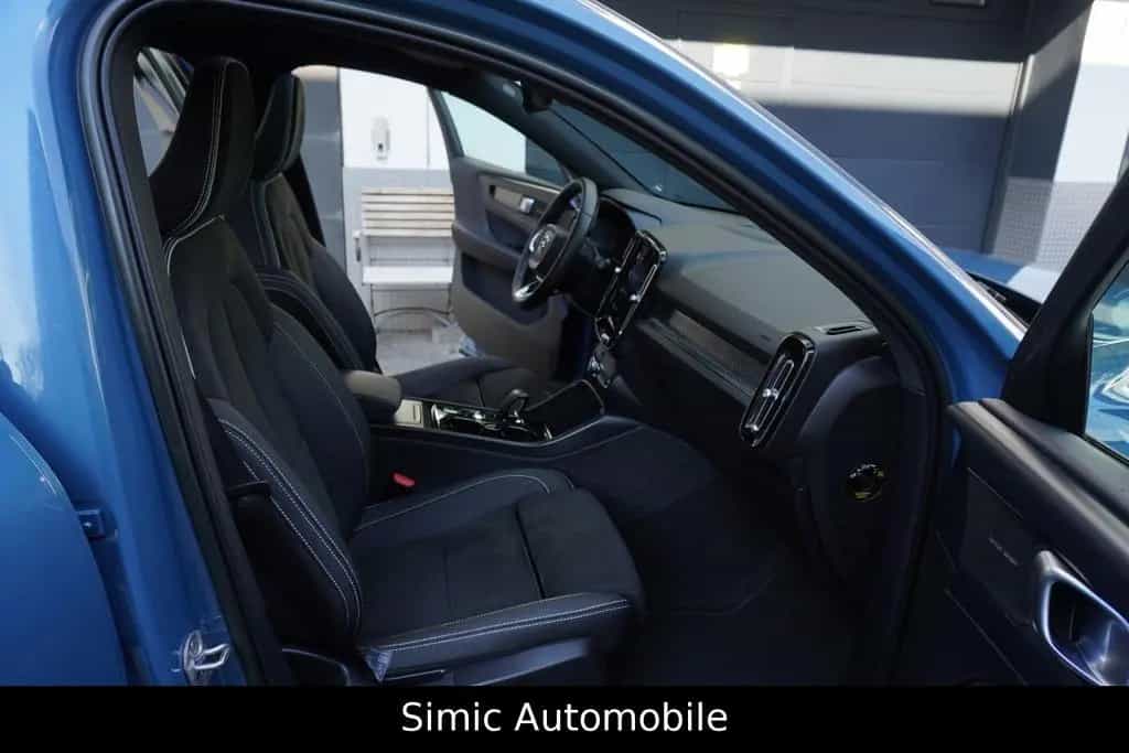 Volvo XC40 B5 Ultimate Dark AWD NAVI+KAMERA+LEDER+AHK 12/2022-photo-19