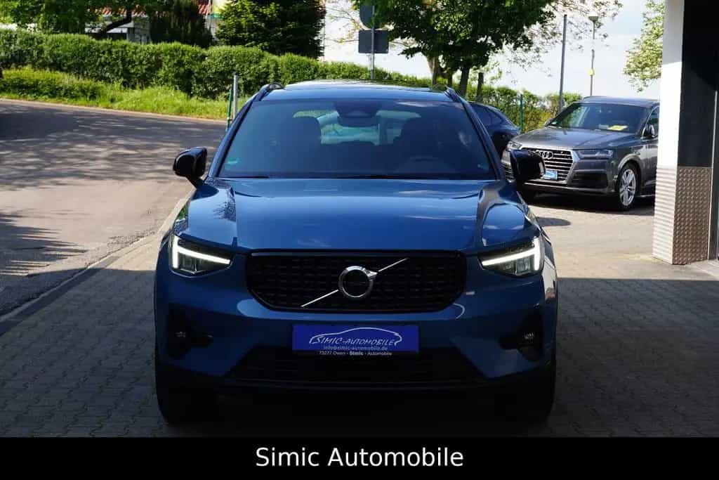 Volvo XC40 B5 Ultimate Dark AWD NAVI+KAMERA+LEDER+AHK 12/2022-photo-2