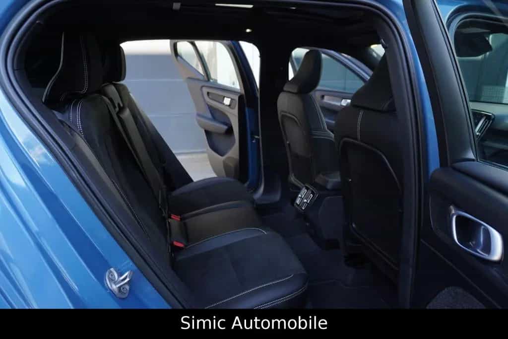 Volvo XC40 B5 Ultimate Dark AWD NAVI+KAMERA+LEDER+AHK 12/2022-photo-20