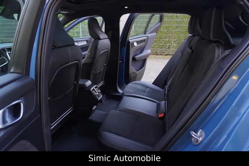 Volvo XC40 B5 Ultimate Dark AWD NAVI+KAMERA+LEDER+AHK 12/2022-photo-21