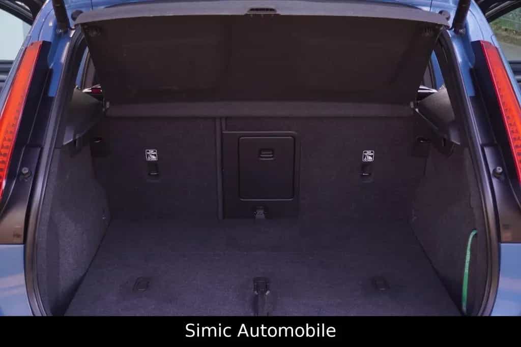 Volvo XC40 B5 Ultimate Dark AWD NAVI+KAMERA+LEDER+AHK 12/2022-photo-24