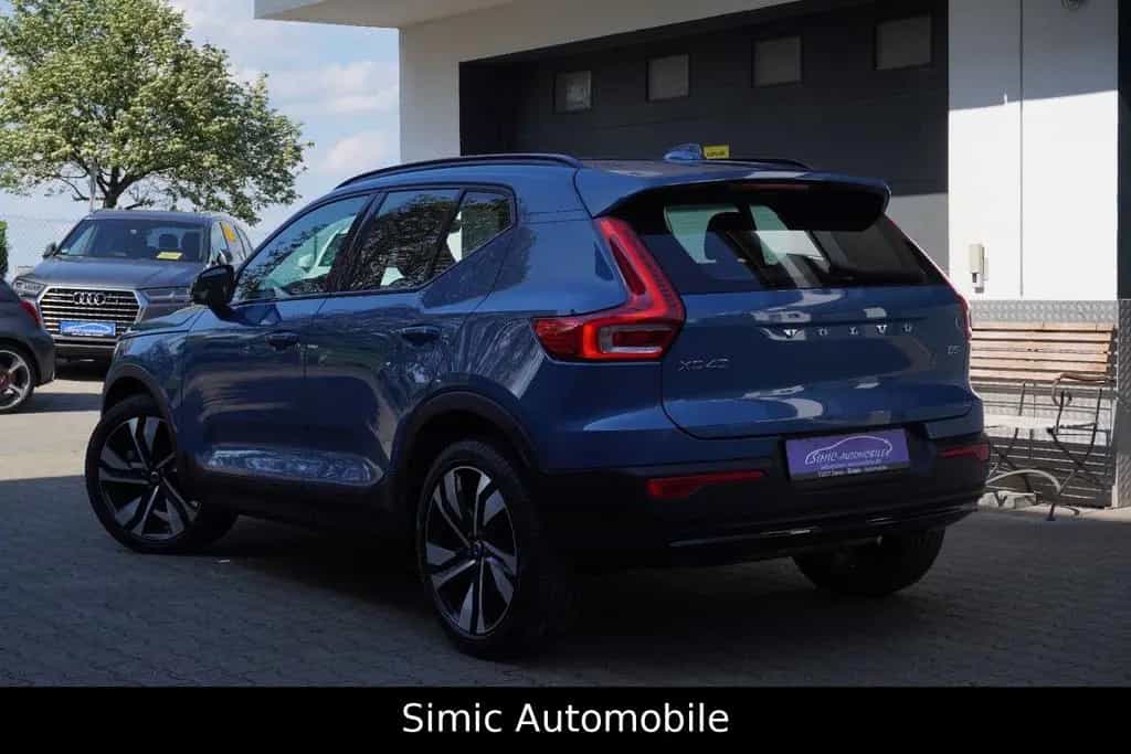 Volvo XC40 B5 Ultimate Dark AWD NAVI+KAMERA+LEDER+AHK 12/2022-photo-6