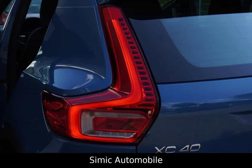 Volvo XC40 B5 Ultimate Dark AWD NAVI+KAMERA+LEDER+AHK 12/2022-photo-7