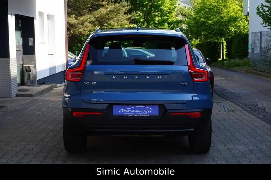 Volvo XC40 B5 Ultimate Dark AWD NAVI+KAMERA+LEDER+AHK 12/2022-photo-8