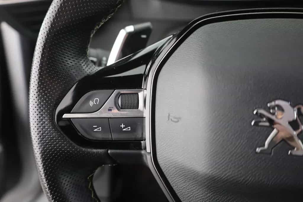 Peugeot 208 GT-Line PureTech 100 Aut. LED Navi Kamera 03/2023-photo-15