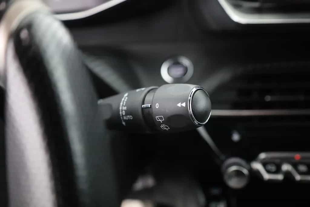 Peugeot 208 GT-Line PureTech 100 Aut. LED Navi Kamera 03/2023-photo-18