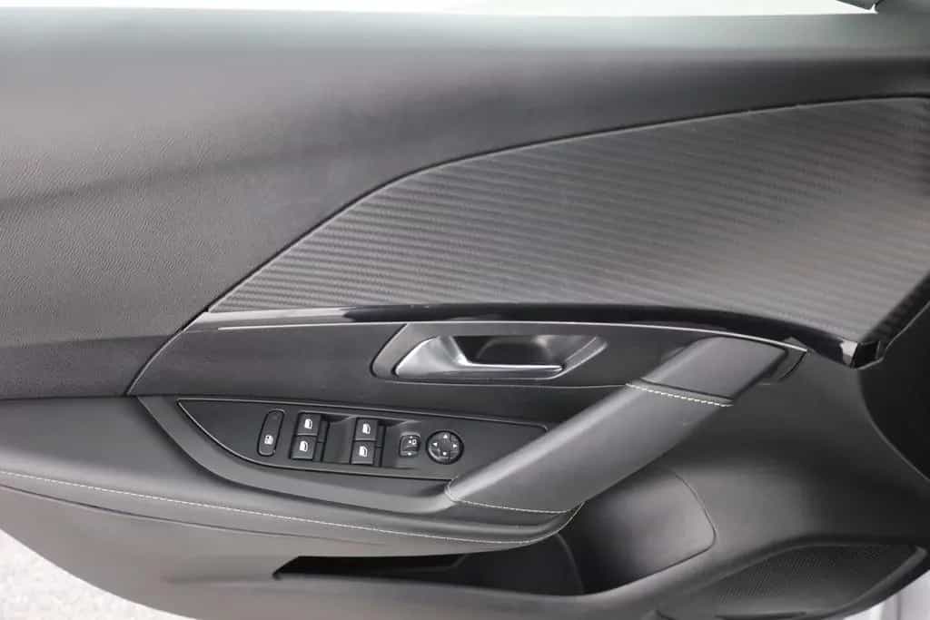 Peugeot 208 GT-Line PureTech 100 Aut. LED Navi Kamera 03/2023-photo-19