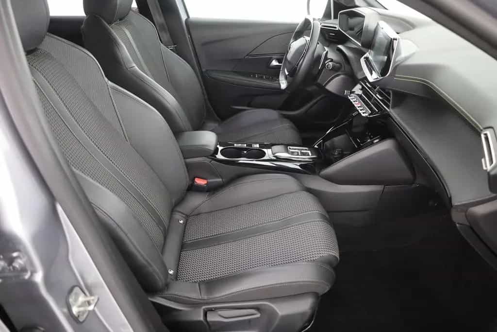 Peugeot 208 GT-Line PureTech 100 Aut. LED Navi Kamera 03/2023-photo-21