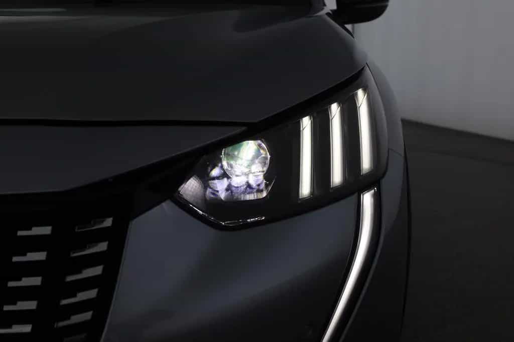Peugeot 208 GT-Line PureTech 100 Aut. LED Navi Kamera 03/2023-photo-25