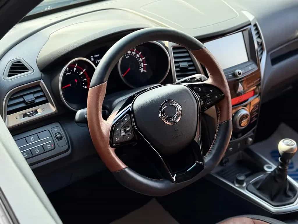 Ssangyong Tivoli 1.6 e-XGi SAPPHIRE/Leder/Navi/CAM/SHZ/App 01/2019-photo-20