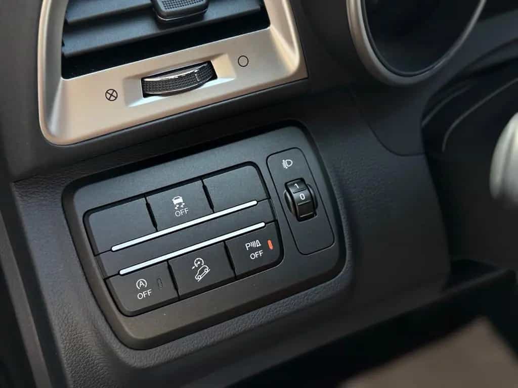 Ssangyong Tivoli 1.6 e-XGi SAPPHIRE/Leder/Navi/CAM/SHZ/App 01/2019-photo-24