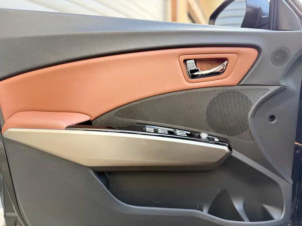 Ssangyong Tivoli 1.6 e-XGi SAPPHIRE/Leder/Navi/CAM/SHZ/App 01/2019-photo-29