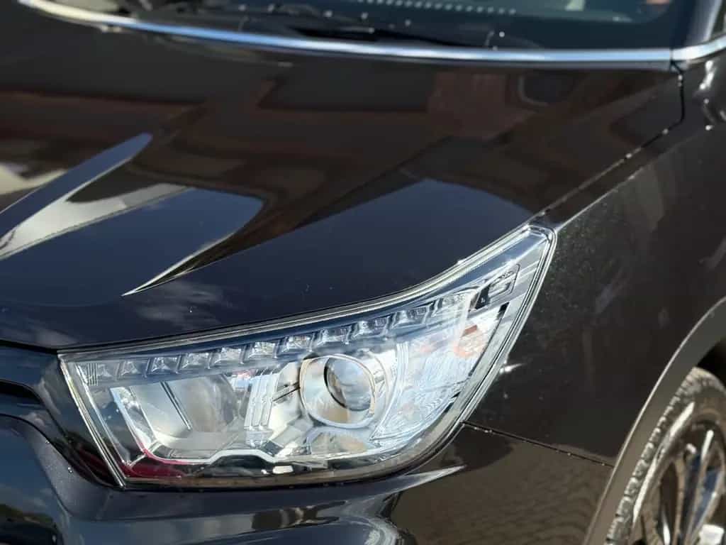 Ssangyong Tivoli 1.6 e-XGi SAPPHIRE/Leder/Navi/CAM/SHZ/App 01/2019-photo-3