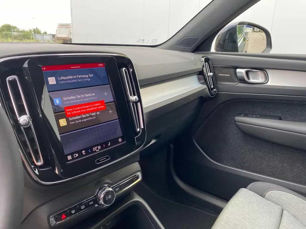 Volvo XC40 B3 Plus Black Edition 20" 360° ACC FHZ LED 03/2025-photo-7