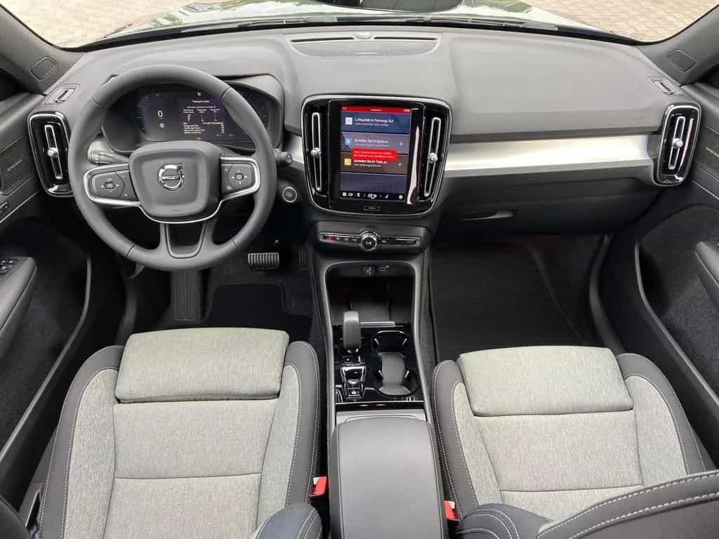 Volvo XC40 B3 Plus Black Edition 20" 360° ACC FHZ LED 03/2025-photo-9