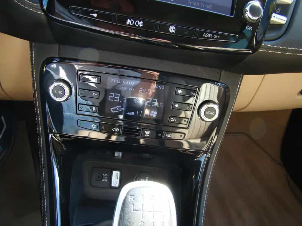 Lancia Delta Platinium 1.4 KAT Metallic 11/2011-photo-15