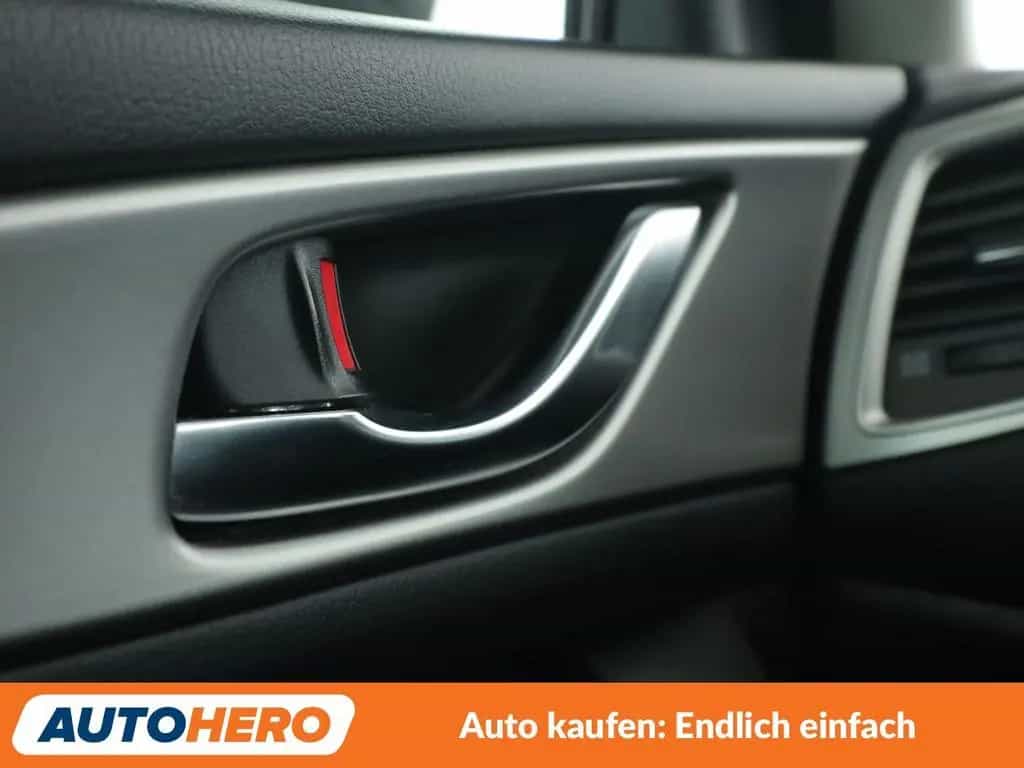 Mazda 3 2.0 Exclusive-Line*LED*TEMPO*CAM*PDC*SHZ* 02/2017-photo-29