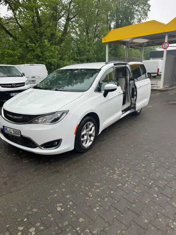 Chrysler Pacifica 02/2019-photo-2