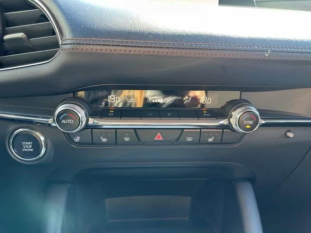 Mazda 3 SELECTION Standheizg Matrix 360° Klimaaut Sitz 04/2022-photo-17