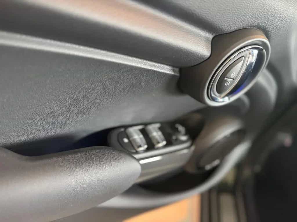MINI Cooper Mini 5-trg. Cooper Tüv Neu Aut. 04/2017-photo-17
