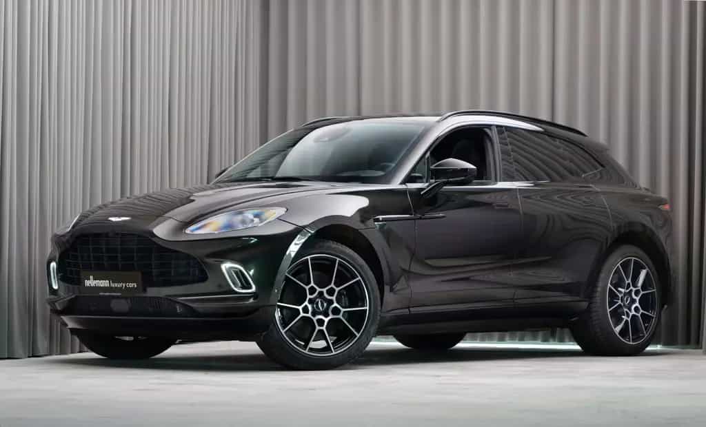 Aston Martin DBX w. Minotaur Green paint and 1 owner 01/2021-photo-0