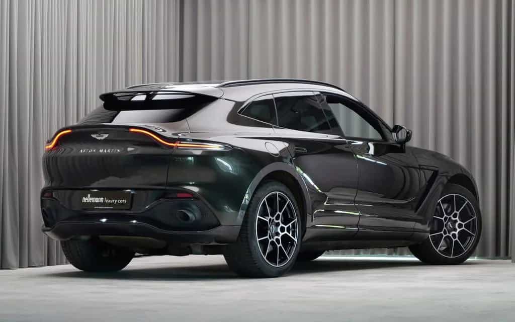 Aston Martin DBX w. Minotaur Green paint and 1 owner 01/2021-photo-1