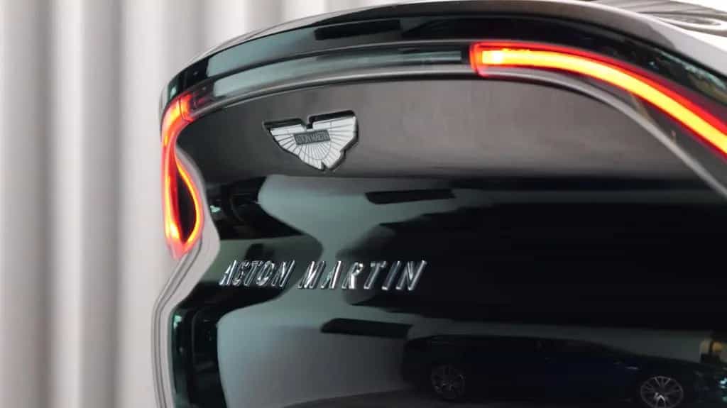 Aston Martin DBX w. Minotaur Green paint and 1 owner 01/2021-photo-10