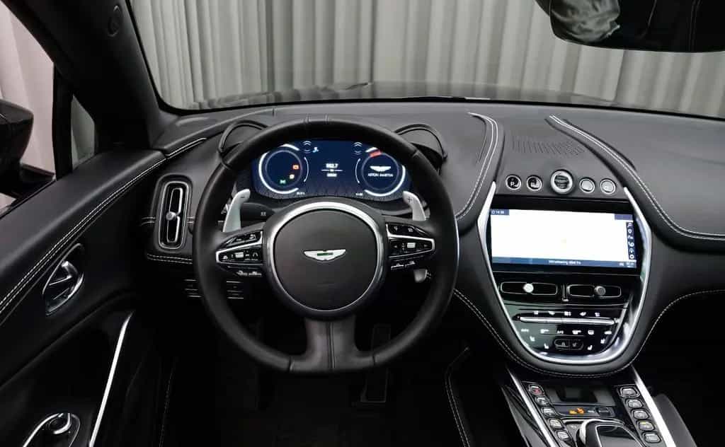 Aston Martin DBX w. Minotaur Green paint and 1 owner 01/2021-photo-7